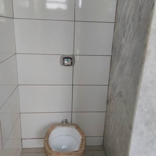 Comprar o produto de Banheiro em A Classificar pela empresa Airton Gabriel Construções em Jaú, SP por Solutudo