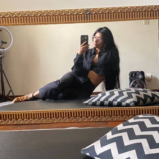 Olá, meu nome é  Mili. Sou uma massagista certificada e experiente. Sou uma morena elegante e terapeuta corporal que trabalha com diversas técnicas profissionais, incluindo nuru, massagem relaxante, shiatsu, desportiva e modalidades sensuais.