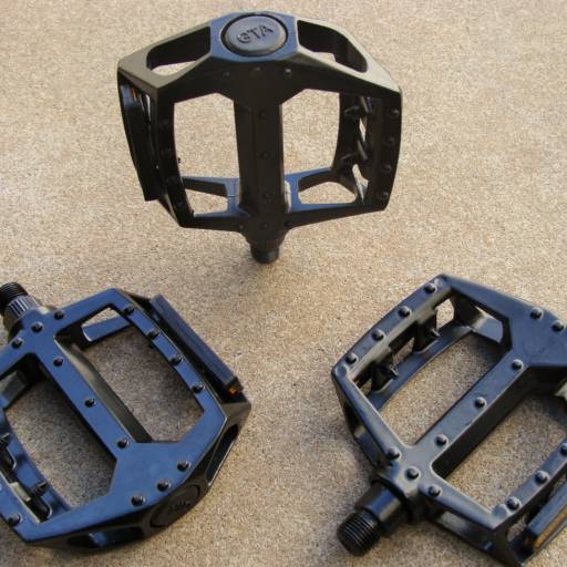 PEDAL  PLATAFORMA ALUMINIO ROSCA GROSSA 9 16 INGLÊS  PRETO BRILHANTE 804 em Bauru, SP por Two Force Bike Shop