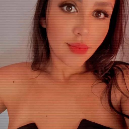 Prazer sou a massoterapeuta Cristina. Trago a você sessões pensadas para envolver o corpo e a mente.