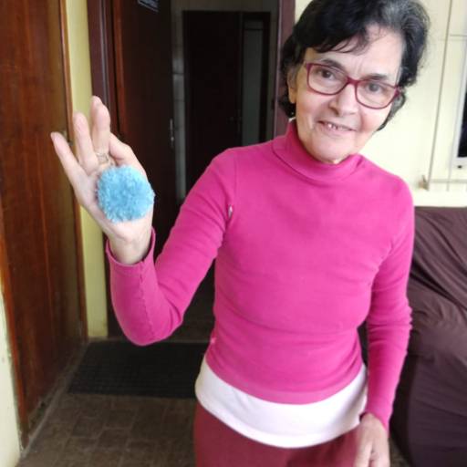 Confecção de pompons por Residencial Geriátrico Bem Estar