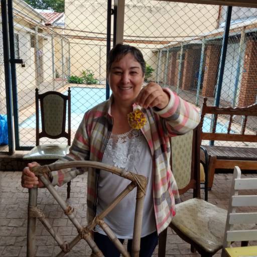 Confecção de pompons por Residencial Geriátrico Bem Estar