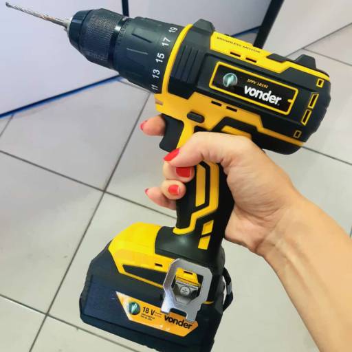 Furadeira Parafusadeira a bateria - compacta e prática 