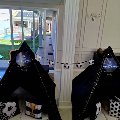 Festa do Pijama com cabanas - Tema Champions League