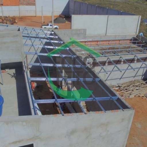 Estruturas galvanizadas para barracão.  por Ecco Teto Estruturas Galvanizadas