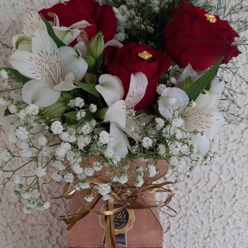 Comprar o produto de Romantic de Flores  em Floriculturas pela empresa Floricultura 24hr Flores & Festas em Foz do Iguaçu, PR por Solutudo