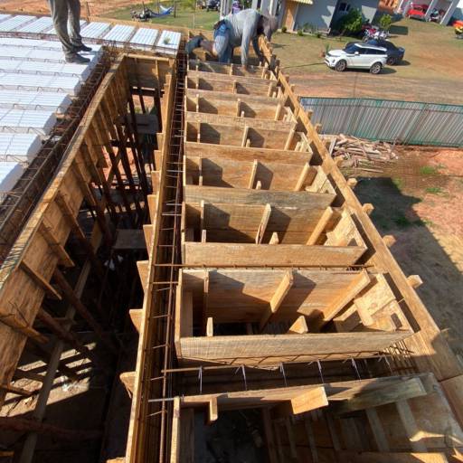 Construção Residencial de alto padrão em Riviera de Santa Cristina III, SP por RV Engenharia e Construção