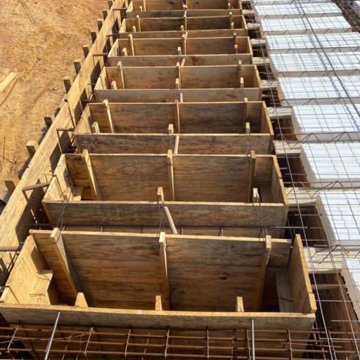 Construção Residencial de alto padrão em Riviera de Santa Cristina III, SP por RV Engenharia e Construção