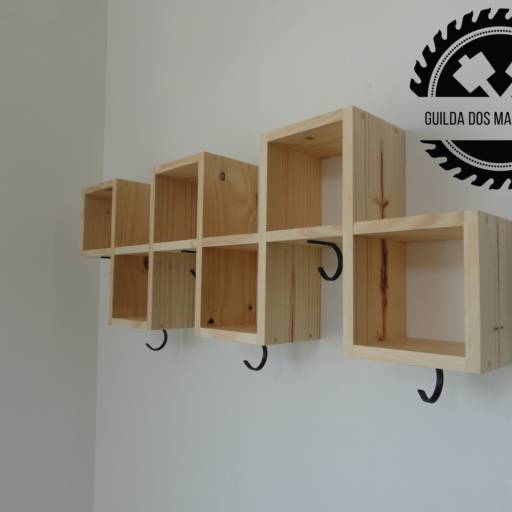 Balcão em madeira maciça por Guilda dos Marceneiros