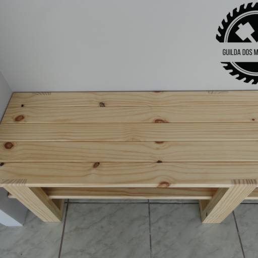 Balcão em madeira maciça por Guilda dos Marceneiros
