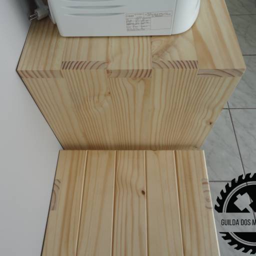 Balcão em madeira maciça por Guilda dos Marceneiros