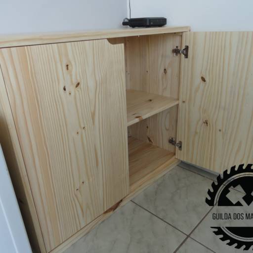 Balcão em madeira maciça por Guilda dos Marceneiros