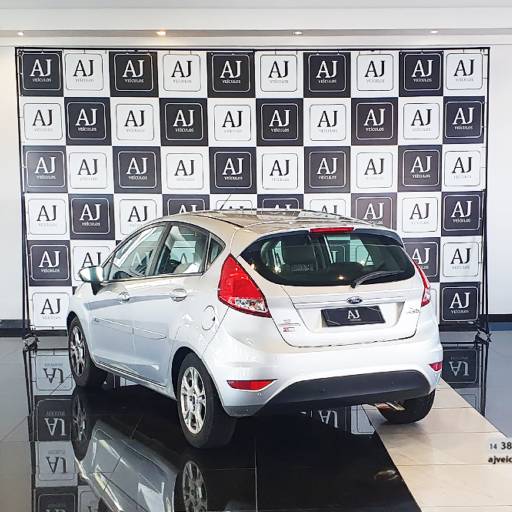 FORD FIESTA HATCH 1.6 16V 4P FLEX SE POWERSHIFT AUTOMÁTICO- 2013/2014 em Botucatu, SP por AJ Veículos