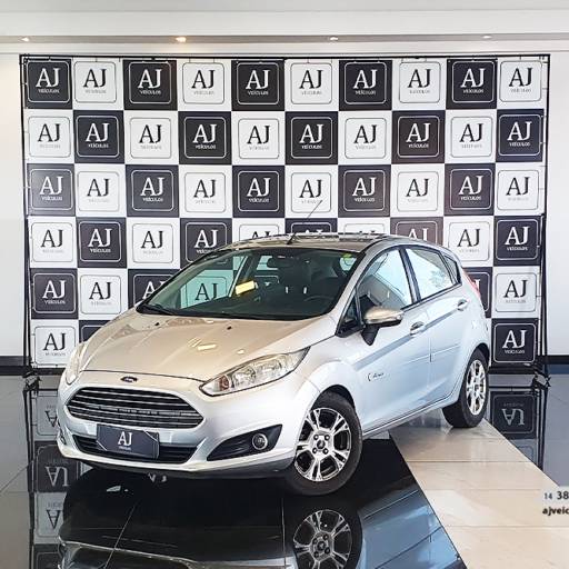 FORD FIESTA HATCH 1.6 16V 4P FLEX SE POWERSHIFT AUTOMÁTICO- 2013/2014 em Botucatu, SP por AJ Veículos