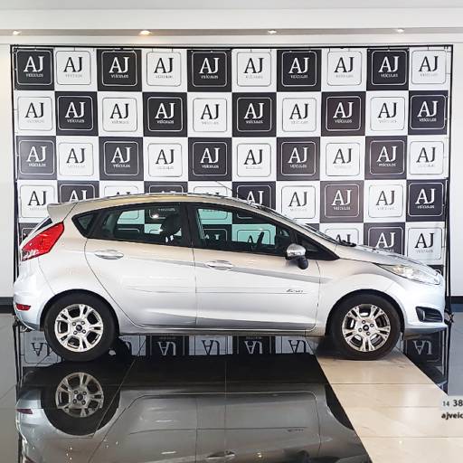 FORD FIESTA HATCH 1.6 16V 4P FLEX SE POWERSHIFT AUTOMÁTICO- 2013/2014 em Botucatu, SP por AJ Veículos