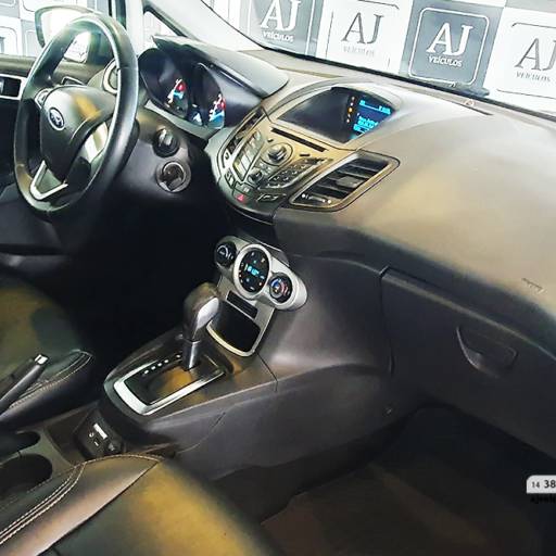 FORD FIESTA HATCH 1.6 16V 4P FLEX SE POWERSHIFT AUTOMÁTICO- 2013/2014 em Botucatu, SP por AJ Veículos