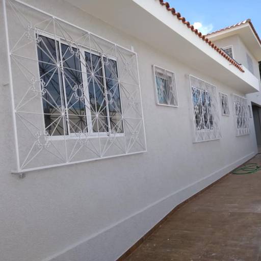 Janelas 2 folhas jateadas. Portas jateadas. Espelhos com bordas ( sobre espelho ). Box. por Top Vidros