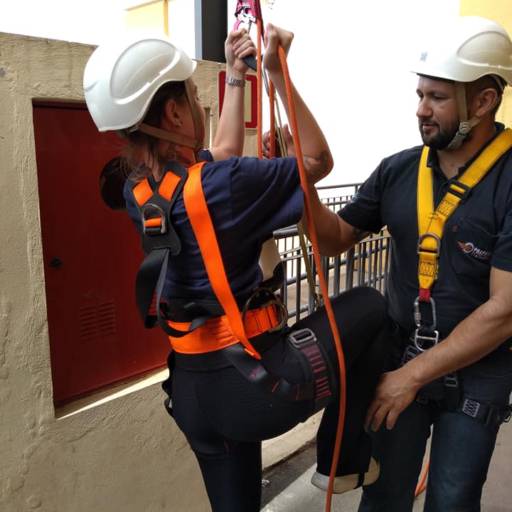 Treinamento NR35  Trabalho altura  por Prepara Seg Treinamentos