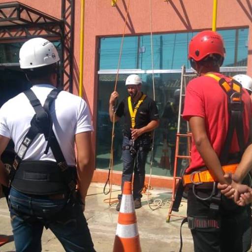Treinamento NR35  Trabalho altura  por Prepara Seg Treinamentos