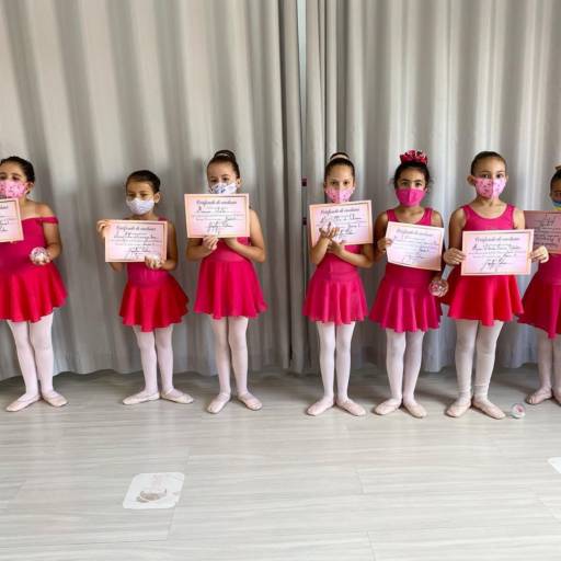 Ballet clássico para a crianças de 6 e 7 anos em Botucatu, SP por SD Ballet Botucatu