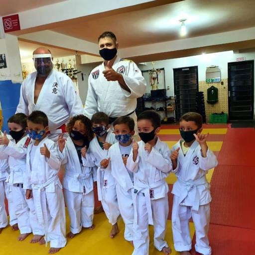 Comprar o produto de Aulas de Judo infantil em Academias pela empresa Associação Botucatuense de Judô em Botucatu, SP por Solutudo
