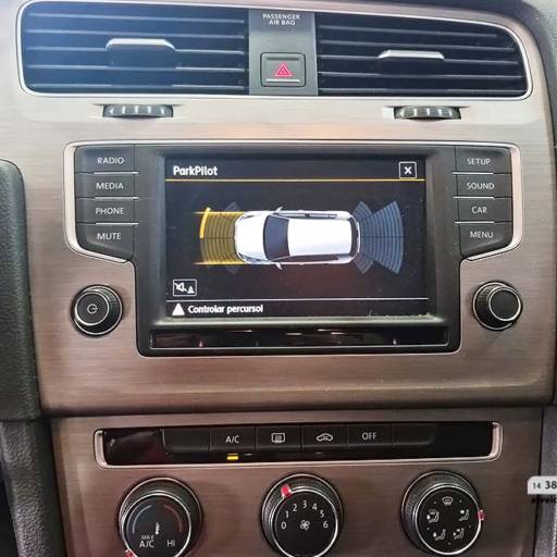 VOLKSWAGEN GOLF MSI COMFORTLINE 16V TOTAL FLEX 4P- 2015/2016 em Botucatu, SP por AJ Veículos