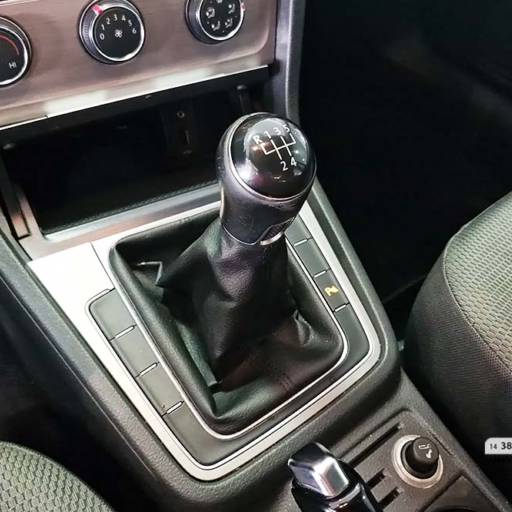 VOLKSWAGEN GOLF MSI COMFORTLINE 16V TOTAL FLEX 4P- 2015/2016 em Botucatu, SP por AJ Veículos