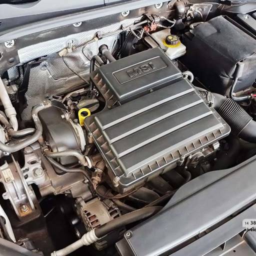 VOLKSWAGEN GOLF MSI COMFORTLINE 16V TOTAL FLEX 4P- 2015/2016 em Botucatu, SP por AJ Veículos