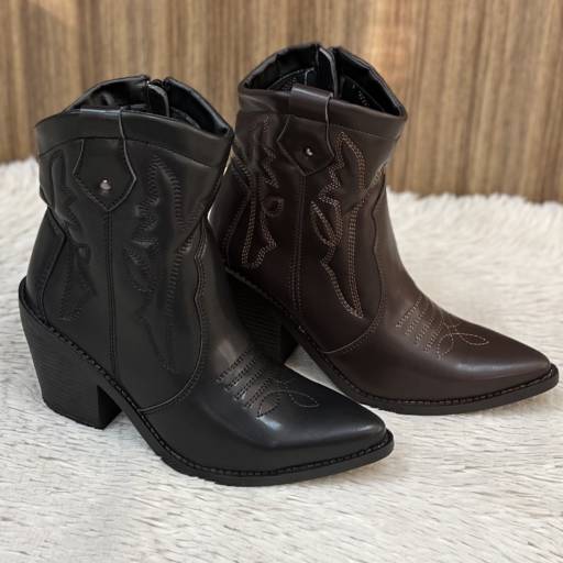 Bota cano curto Felina