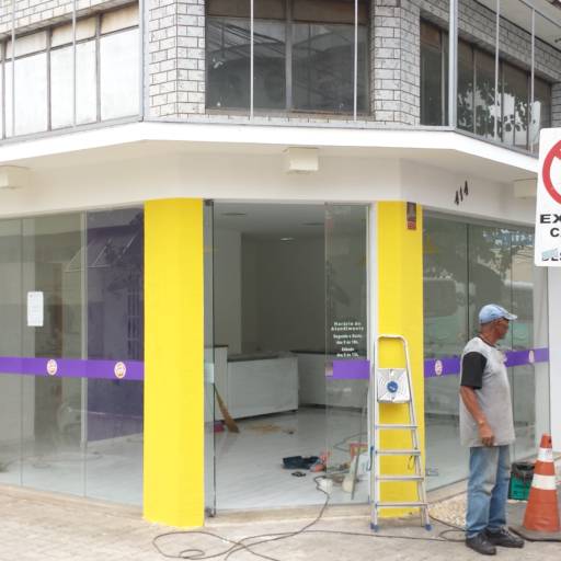 Vitrine por Fator Sign Coberturas e Totens