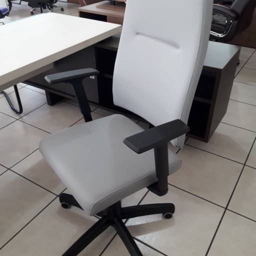 Cadeira Izzy por Rozinelli Móveis para Escritório