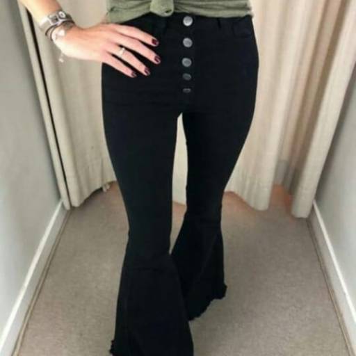 Calça Flare Black de Sarja c/ Botões ( Semelhante a essa Disponível no Tamanho: 34) em Bauru, SP por Blessing Store 