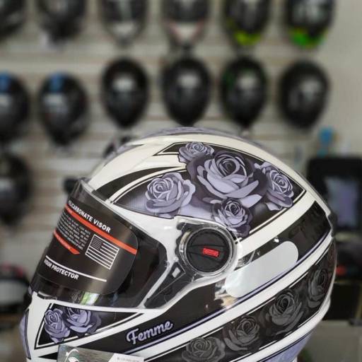 CAPACETES ESPORTIVOS  em Senador Canedo, GO por Jm Moto Peças E Acessórios