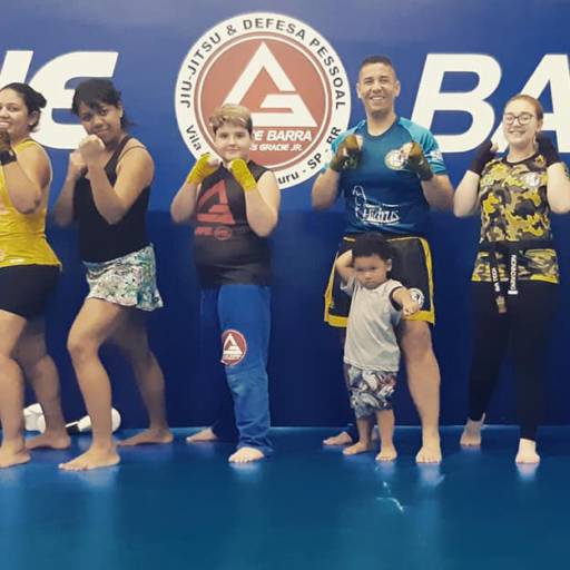 Treino de kickboxing por Academia Gracie Barra