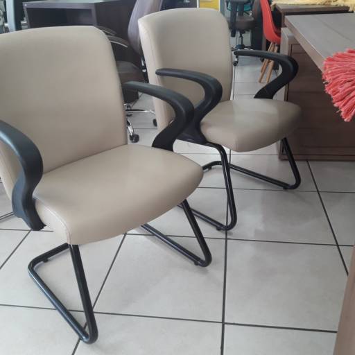 Cadeira Diretor Fraque por Rozinelli Móveis para Escritório