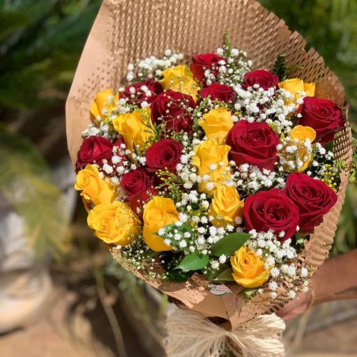 Buquê 24 rosas  em Ourinhos, SP por Flor de lis - Floricultura e Presentes