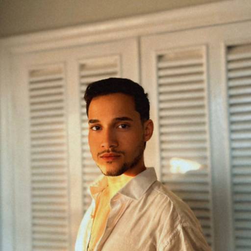 Olá meu nome é Jhon sou Terapeuta Tantrico e  também trabalho com Nuru Massagem