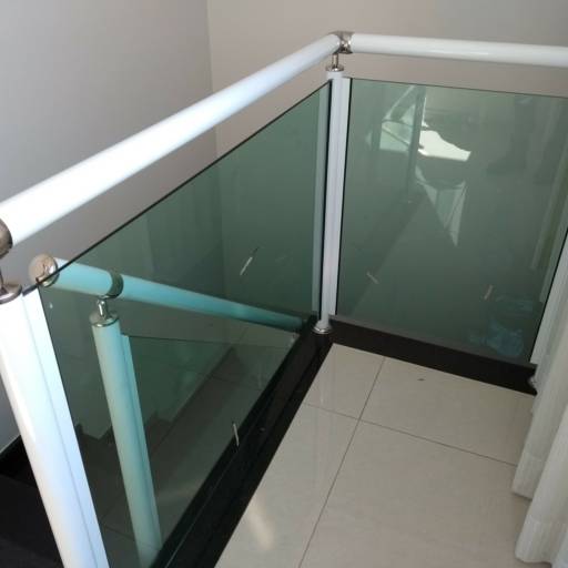 Corrimão, guarda corpo de vidro por Serralheria Spaço Corrimão