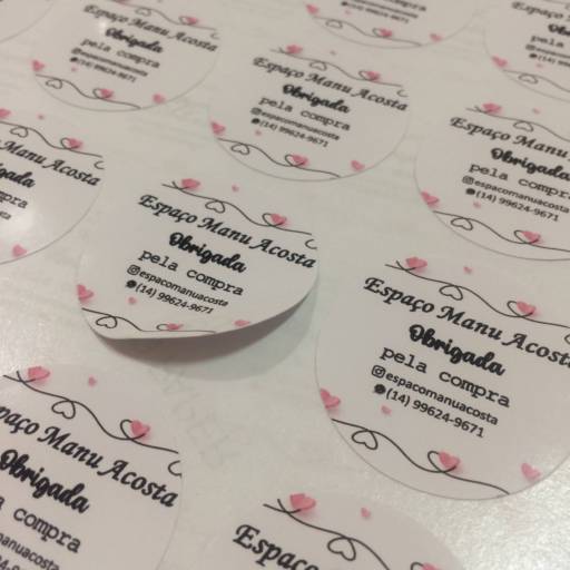 Adesivo para Embalagem - Combo 500 unidades (4 cm) em Botucatu, SP por Baby Grudy Encadernação e Cartonagem | Papelaria Artesanal