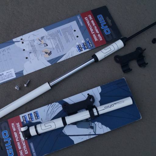 BOMBA DE MAO REVERSO ALUMINIO SUPORTE CONEXÃO EXTRAÍVEL GP 85L GIYO em Bauru, SP por Two Force Bike Shop