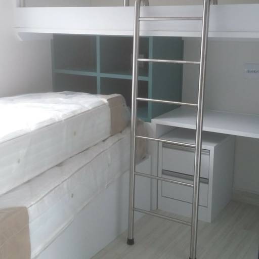 Escada de inox escovado pra beliches por Serralheria Spaço Corrimão