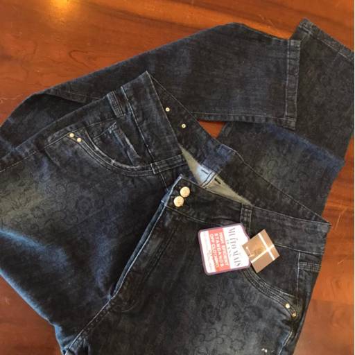 Comprar o produto de Calça jeans flores pretas m+j em Roupas e Acessórios pela empresa Loja Ego - Roupas e Acessórios Femininos Multimarcas em Botucatu, SP por Solutudo
