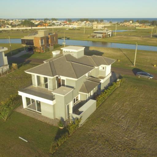 sobrado diferenciado a venda em condomínio Costa Serena a beira mar em Capão da Canoa 