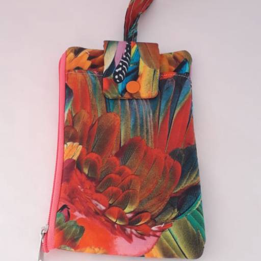 Carteira Porta Celular em patchwork por Artes da Faby Atelie