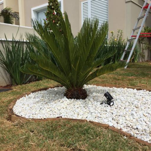 Espeto para jardim por Carol Lustres