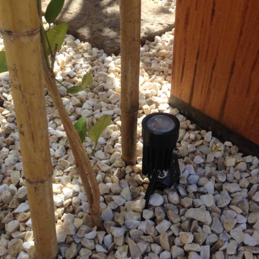 Espeto para jardim por Carol Lustres