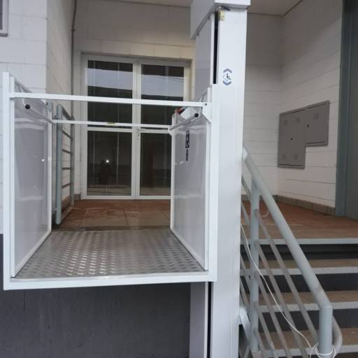 ABERTURA EM LADOS OPOSTOS em Atibaia, SP por Elevadores para Casa ABERTURA EM LADOS OPOSTOS em Atibaia, SP por Elevadores para Casa