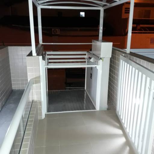 ABERTURA EM LADOS OPOSTOS em Atibaia, SP por Elevadores para Casa ABERTURA EM LADOS OPOSTOS em Atibaia, SP por Elevadores para Casa