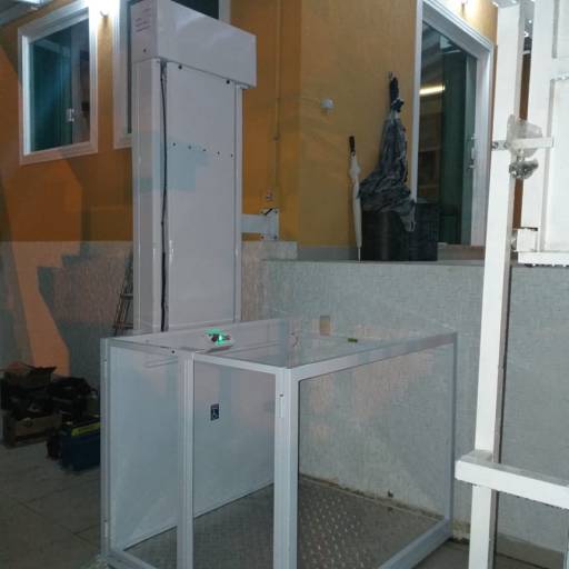 ABERTURA EM LADOS OPOSTOS em Atibaia, SP por Elevadores para Casa ABERTURA EM LADOS OPOSTOS em Atibaia, SP por Elevadores para Casa