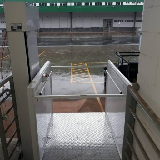 ABERTURA EM LADOS OPOSTOS em Atibaia, SP por Elevadores para Casa ABERTURA EM LADOS OPOSTOS em Atibaia, SP por Elevadores para Casa